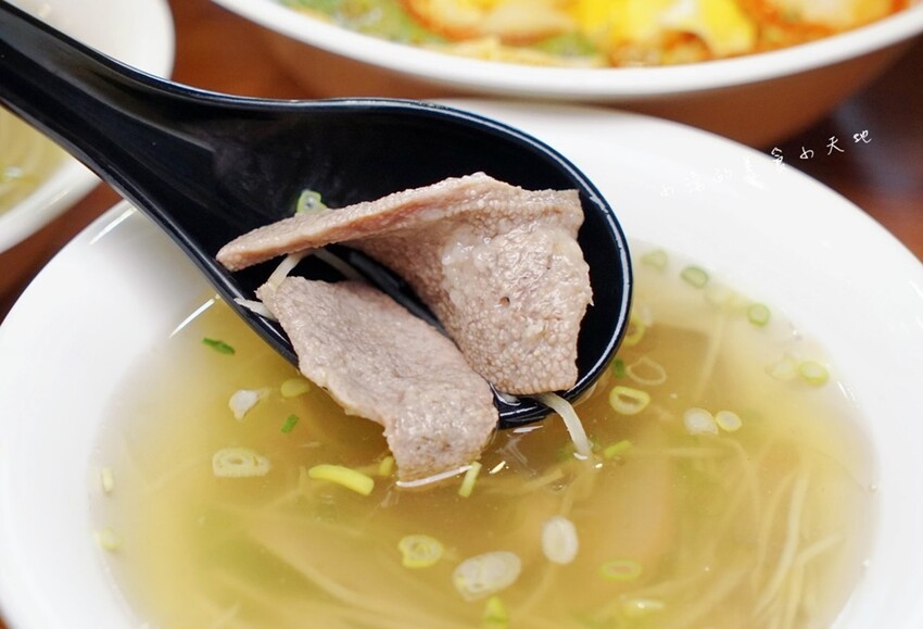 台中五權路上文青溫馨麵店|呷麵、呷飯、切滷味,用料實在CP值高的好吃麵店!