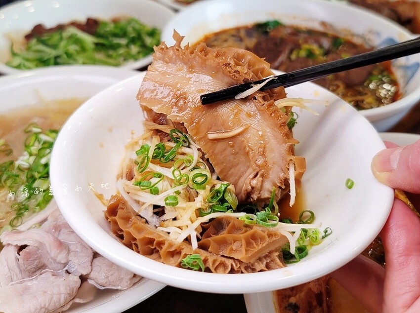 台中五權路上文青溫馨麵店|呷麵、呷飯、切滷味,用料實在CP值高的好吃麵店!