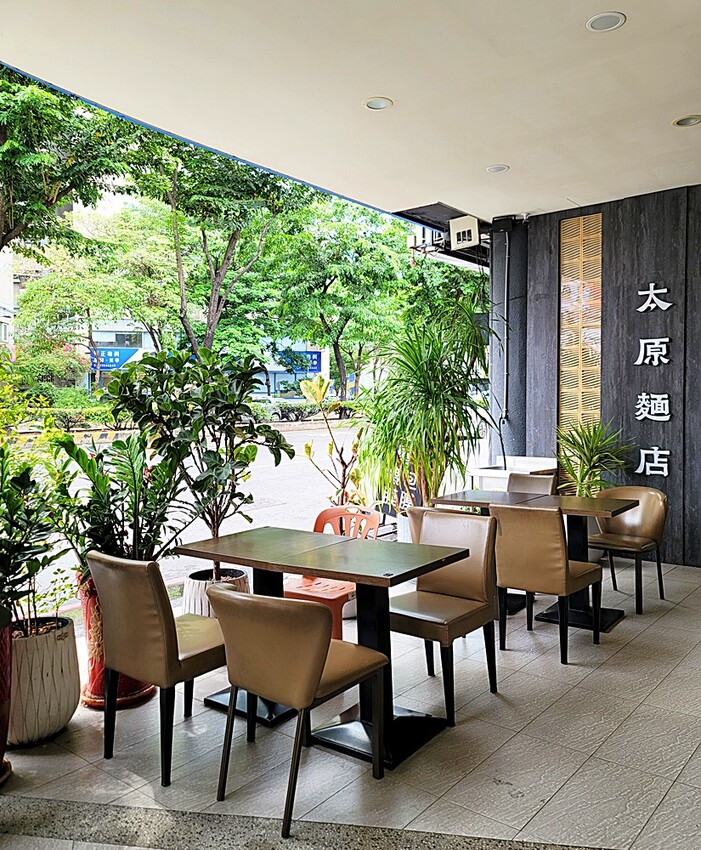 台中五權路上文青溫馨麵店|呷麵、呷飯、切滷味,用料實在CP值高的好吃麵店!