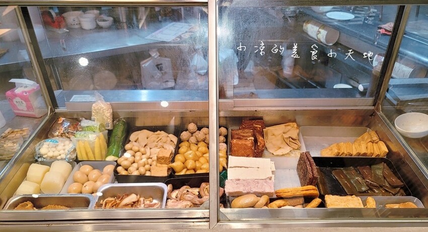 台中五權路上文青溫馨麵店|呷麵、呷飯、切滷味,用料實在CP值高的好吃麵店!