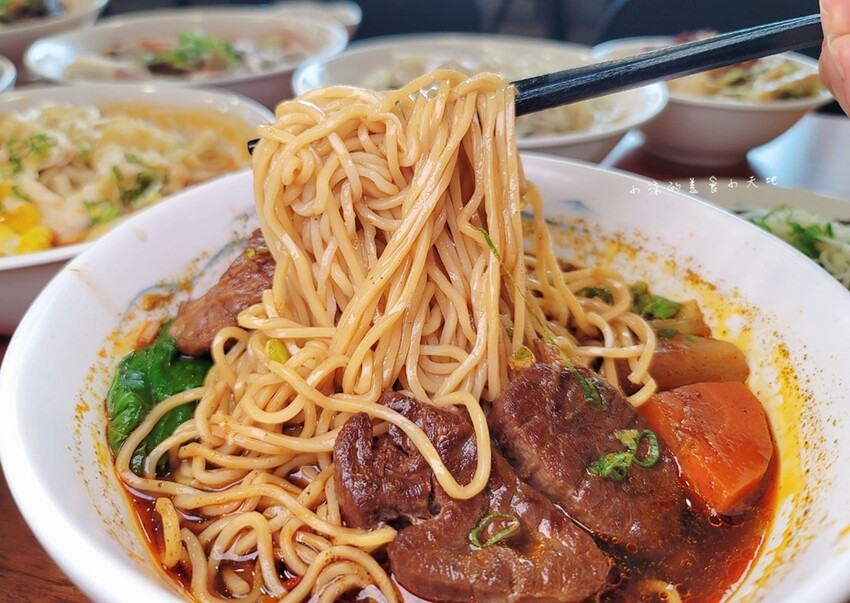 台中五權路上文青溫馨麵店|呷麵、呷飯、切滷味,用料實在CP值高的好吃麵店!