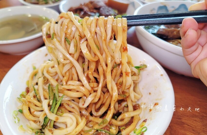台中五權路上文青溫馨麵店|呷麵、呷飯、切滷味,用料實在CP值高的好吃麵店!