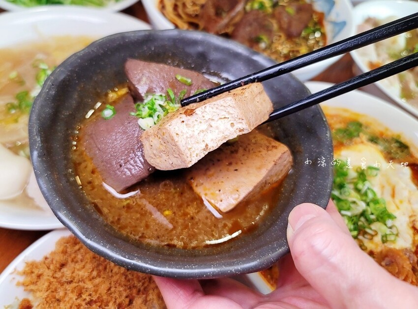 台中五權路上文青溫馨麵店|呷麵、呷飯、切滷味,用料實在CP值高的好吃麵店!