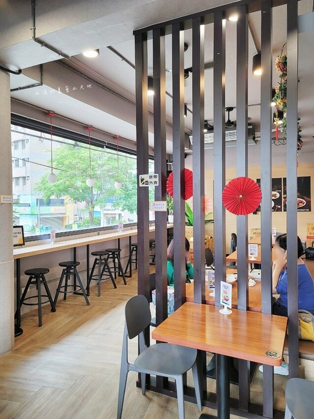 台中五權路上文青溫馨麵店|呷麵、呷飯、切滷味,用料實在CP值高的好吃麵店!
