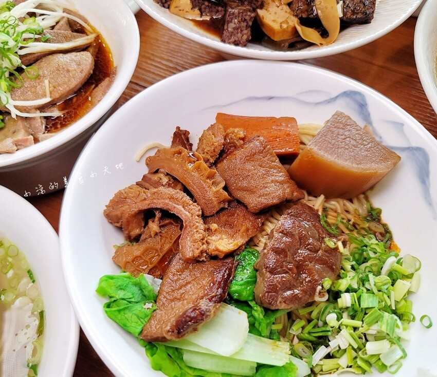 台中五權路上文青溫馨麵店|呷麵、呷飯、切滷味,用料實在CP值高的好吃麵店!