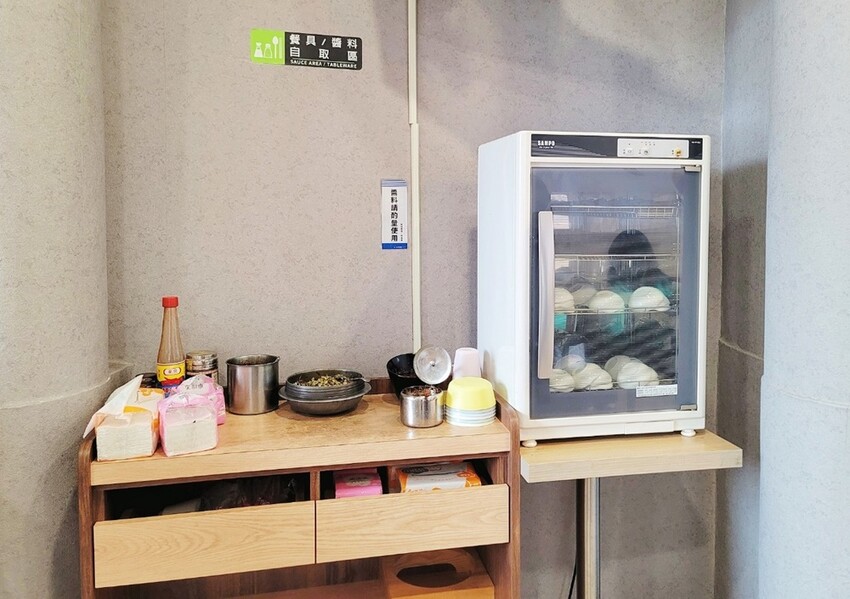 台中五權路上文青溫馨麵店|呷麵、呷飯、切滷味,用料實在CP值高的好吃麵店!