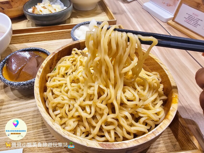 桃園市中壢區[食]桃園 大師兄銷魂麵舖 Q彈手工麵條拌上特調醬汁清爽開胃，炎炎夏日也能讓食慾大開~