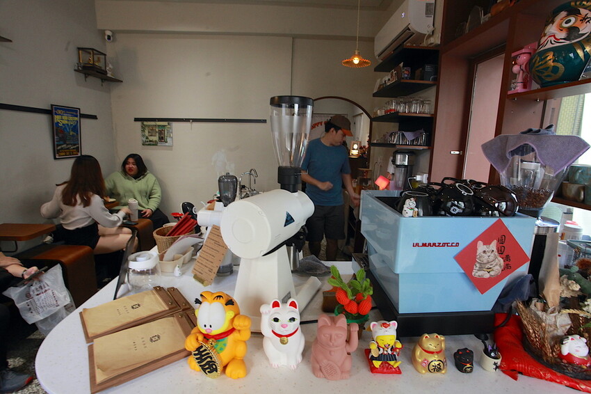 台南市北區吃。台南|北區。「稲満珈琲 Inamitsu Cafe」寵物友善餐廳,征戰世界各地咖啡拉花冠軍,隱身在巷弄老宅美味