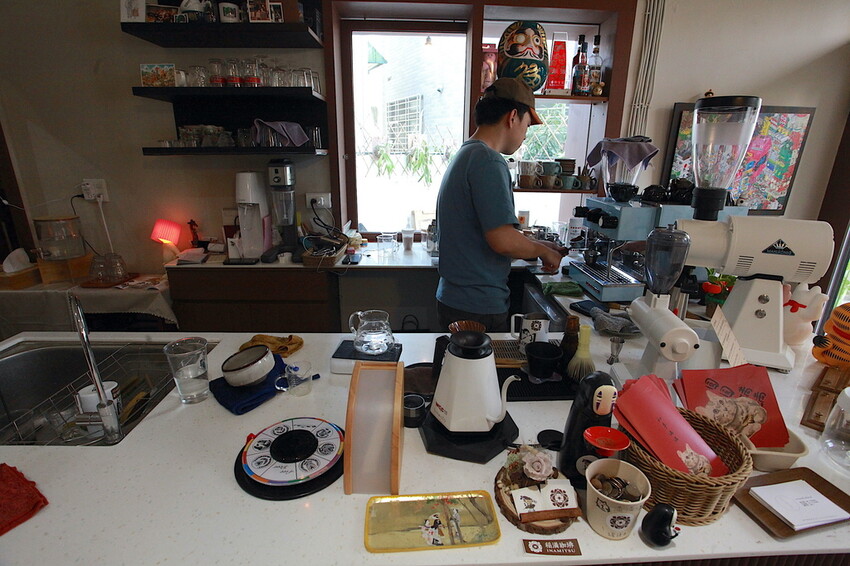 台南市北區吃。台南|北區。「稲満珈琲 Inamitsu Cafe」寵物友善餐廳,征戰世界各地咖啡拉花冠軍,隱身在巷弄老宅美味