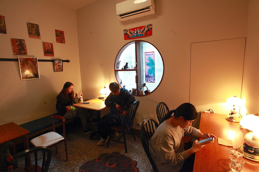 台南市北區吃。台南|北區。「稲満珈琲 Inamitsu Cafe」寵物友善餐廳,征戰世界各地咖啡拉花冠軍,隱身在巷弄老宅美味