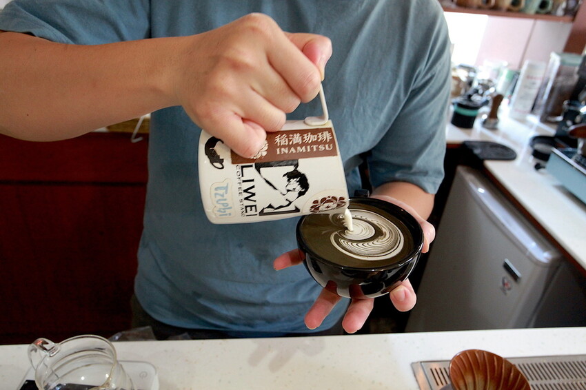 台南市北區吃。台南|北區。「稲満珈琲 Inamitsu Cafe」寵物友善餐廳,征戰世界各地咖啡拉花冠軍,隱身在巷弄老宅美味