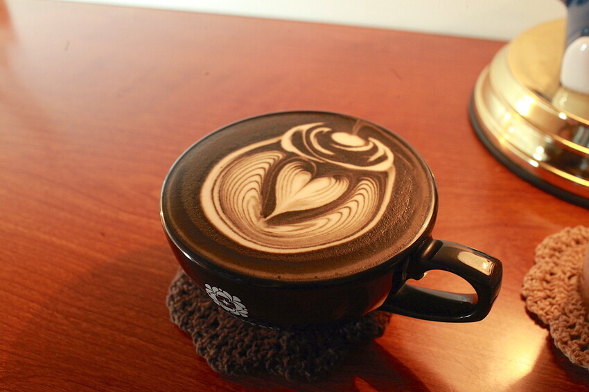 台南市北區吃。台南|北區。「稲満珈琲 Inamitsu Cafe」寵物友善餐廳,征戰世界各地咖啡拉花冠軍,隱身在巷弄老宅美味