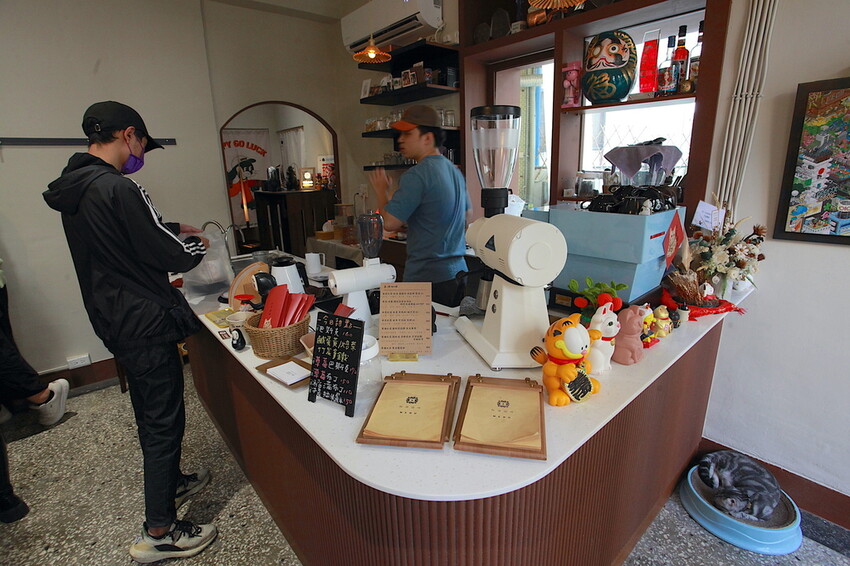 台南市北區吃。台南|北區。「稲満珈琲 Inamitsu Cafe」寵物友善餐廳,征戰世界各地咖啡拉花冠軍,隱身在巷弄老宅美味