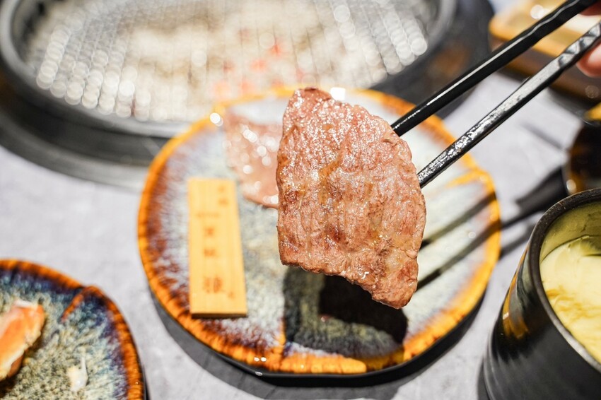 高雄美食｜新開幕黑色系質感燒肉/活體海鮮應有盡有私廚料理超好