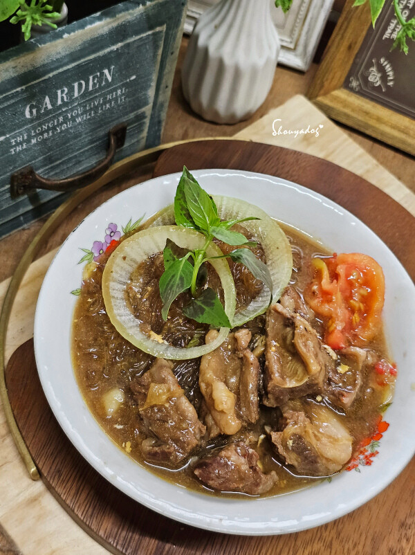 【冷凍食品】異塵牛肉麵食用心得 豪華牛肉麵開箱