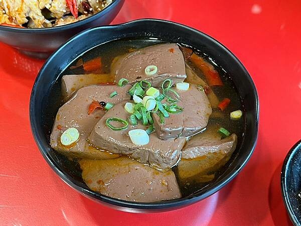 （員林美食）老梗談鐵鍋燉魚～魚肉先蒸後燉鮮甜美味！熊掌鮮青椒