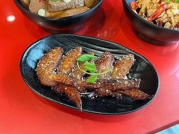 （員林美食）老梗談鐵鍋燉魚～魚肉先蒸後燉鮮甜美味！熊掌鮮青椒