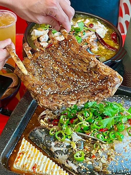 （員林美食）老梗談鐵鍋燉魚～魚肉先蒸後燉鮮甜美味！熊掌鮮青椒