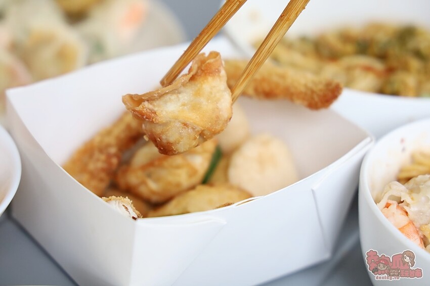 【台南美食】左下餃！隱藏在住宅區內的水餃專賣店，獨特的椒麻酸豆水餃有特色，紅油炒手更是激推~ - 熱血玩台南。跳躍新世界