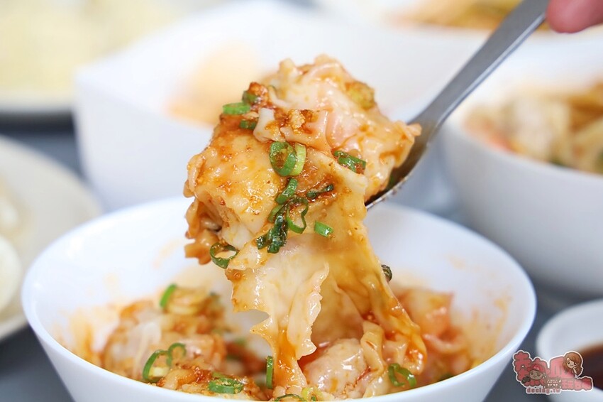 【台南美食】左下餃！隱藏在住宅區內的水餃專賣店，獨特的椒麻酸豆水餃有特色，紅油炒手更是激推~ - 熱血玩台南。跳躍新世界