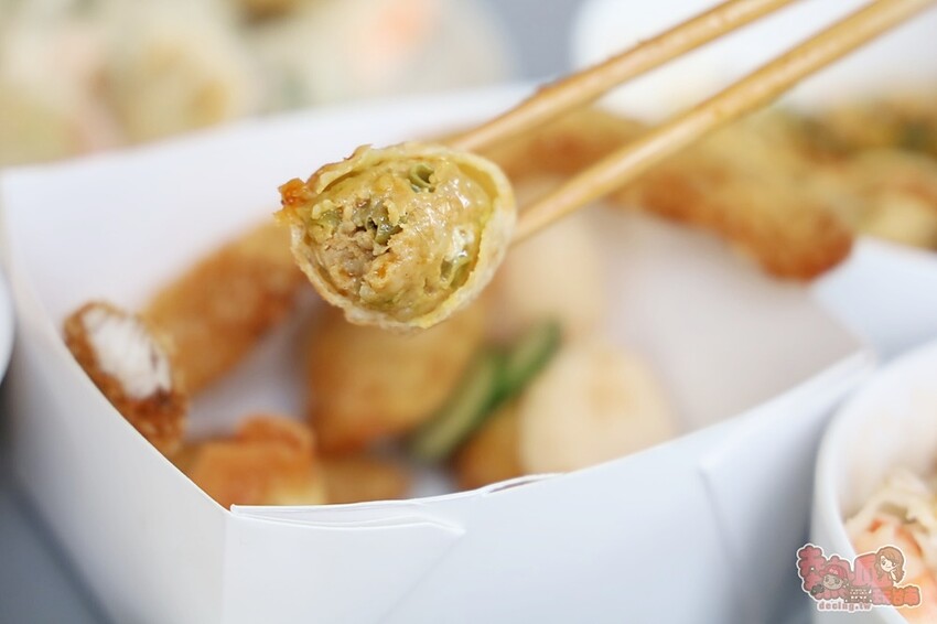 【台南美食】左下餃！隱藏在住宅區內的水餃專賣店，獨特的椒麻酸豆水餃有特色，紅油炒手更是激推~ - 熱血玩台南。跳躍新世界