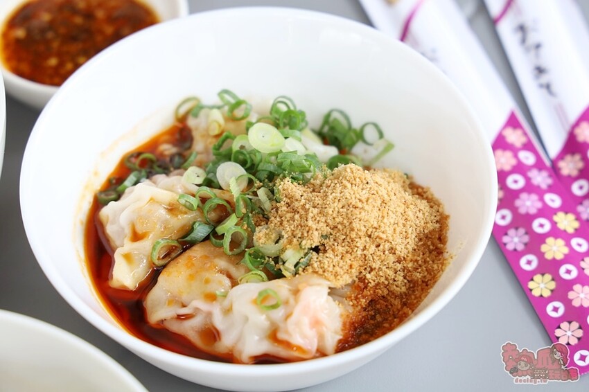 【台南美食】左下餃！隱藏在住宅區內的水餃專賣店，獨特的椒麻酸豆水餃有特色，紅油炒手更是激推~ - 熱血玩台南。跳躍新世界