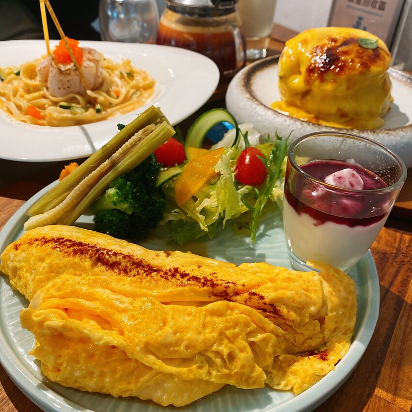 桃園平鎮早午餐推薦—晏朝食，超厚實餡料滿滿的起司豬排三明治和手打肉排漢堡吃過的人都讚不絕口