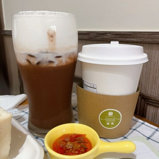 桃園平鎮早午餐推薦—晏朝食，超厚實餡料滿滿的起司豬排三明治和手打肉排漢堡吃過的人都讚不絕口