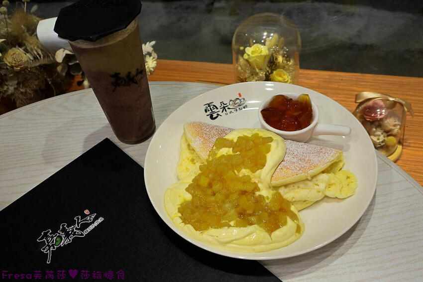 嘉義午茶【嘉義人綠豆沙 雲朵鬆餅】黃澄澄吸睛的芒果舒芙蕾鬆餅.招牌必點雙色綠豆紅豆沙│嘉義甜點│東區美食