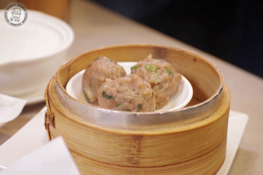 台北市南港區【 南港茶餐廳 】沒想到在台灣就能吃到香港老師傅的味道,1個人也可以吃到好吃的香港打邊爐,旺角牛肉香菜