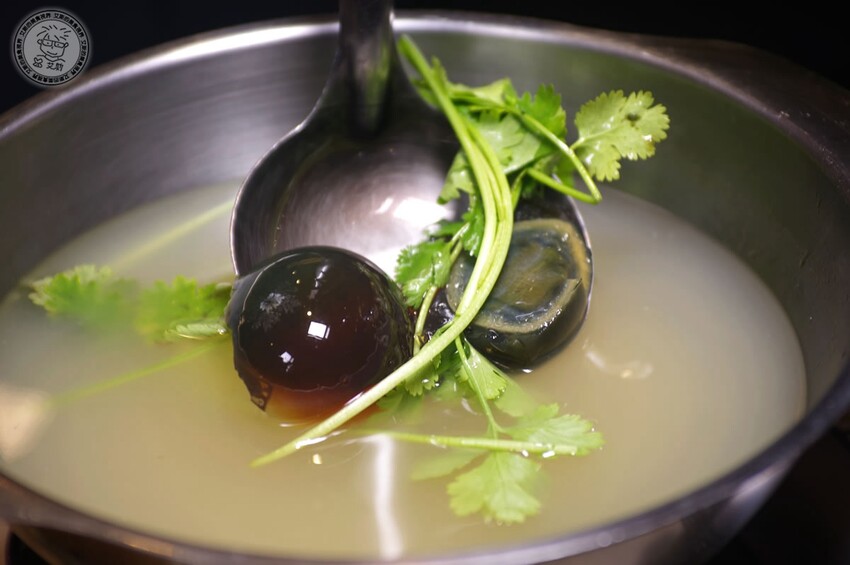 台北市南港區【 南港茶餐廳 】沒想到在台灣就能吃到香港老師傅的味道,1個人也可以吃到好吃的香港打邊爐,旺角牛肉香菜