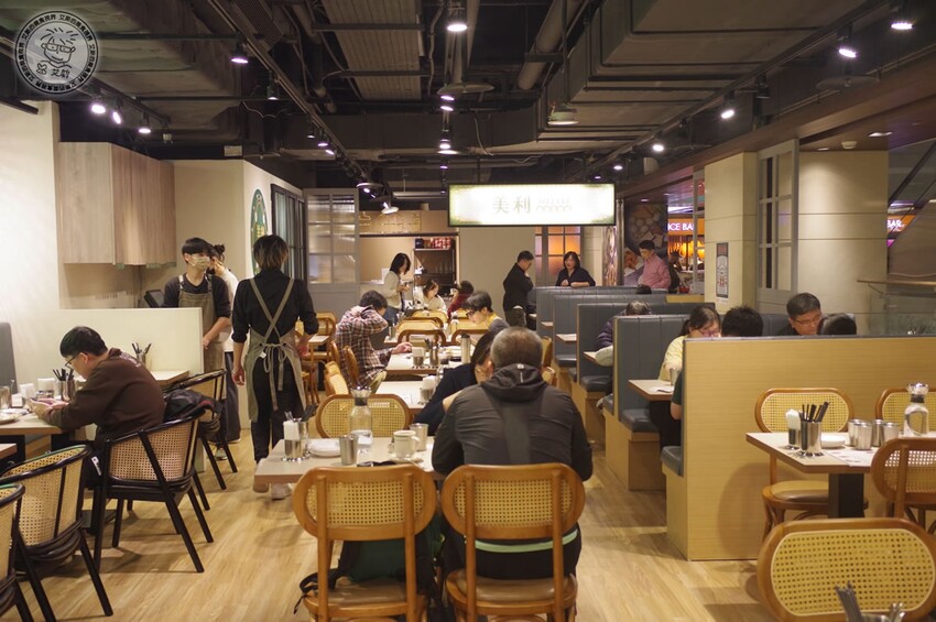 台北市南港區【 南港茶餐廳 】沒想到在台灣就能吃到香港老師傅的味道,1個人也可以吃到好吃的香港打邊爐,旺角牛肉香菜