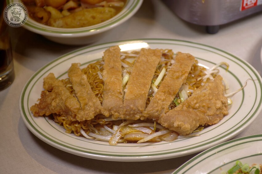 台北市南港區【 南港茶餐廳 】沒想到在台灣就能吃到香港老師傅的味道,1個人也可以吃到好吃的香港打邊爐,旺角牛肉香菜