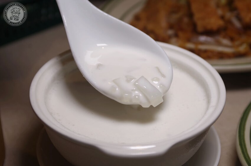 台北市南港區【 南港茶餐廳 】沒想到在台灣就能吃到香港老師傅的味道,1個人也可以吃到好吃的香港打邊爐,旺角牛肉香菜