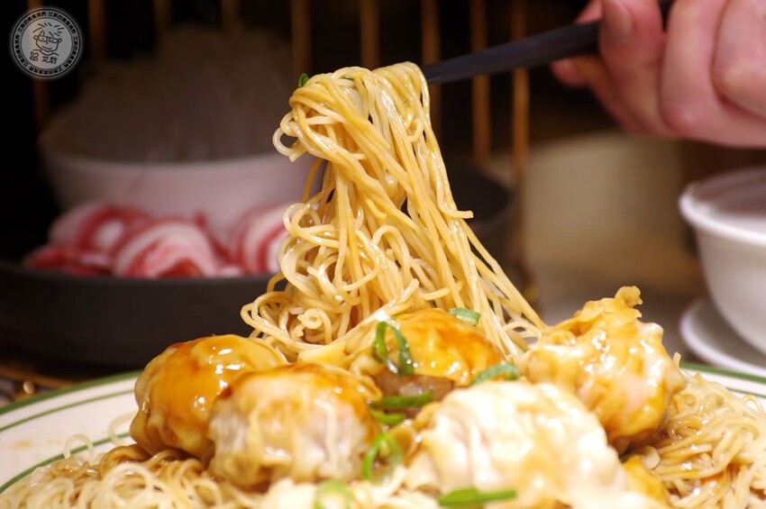 台北市南港區【 南港茶餐廳 】沒想到在台灣就能吃到香港老師傅的味道,1個人也可以吃到好吃的香港打邊爐,旺角牛肉香菜