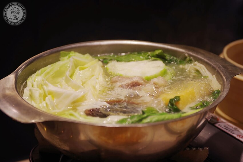 台北市南港區【 南港茶餐廳 】沒想到在台灣就能吃到香港老師傅的味道,1個人也可以吃到好吃的香港打邊爐,旺角牛肉香菜