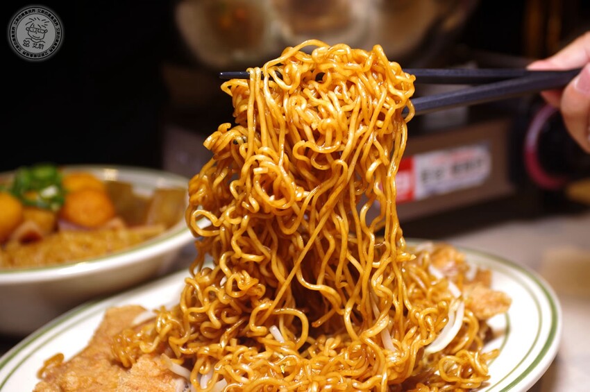 台北市南港區【 南港茶餐廳 】沒想到在台灣就能吃到香港老師傅的味道,1個人也可以吃到好吃的香港打邊爐,旺角牛肉香菜