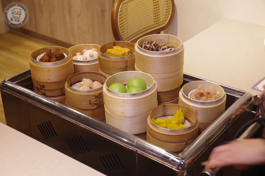 台北市南港區【 南港茶餐廳 】沒想到在台灣就能吃到香港老師傅的味道,1個人也可以吃到好吃的香港打邊爐,旺角牛肉香菜