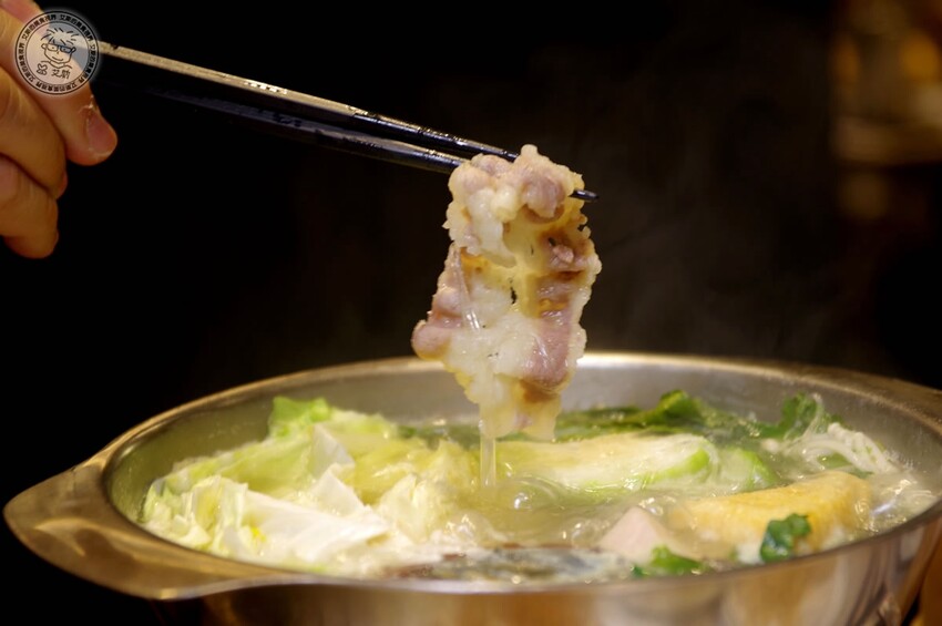 台北市南港區【 南港茶餐廳 】沒想到在台灣就能吃到香港老師傅的味道,1個人也可以吃到好吃的香港打邊爐,旺角牛肉香菜