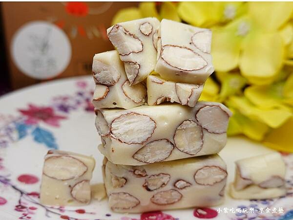 杏仁牛軋糖-齊食紅菓咖啡經國店 (1).jpg