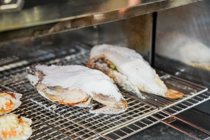 屏東美食｜海鮮燒烤種類多樣價格合理/雞湯免費喝/生啤酒暢飲/