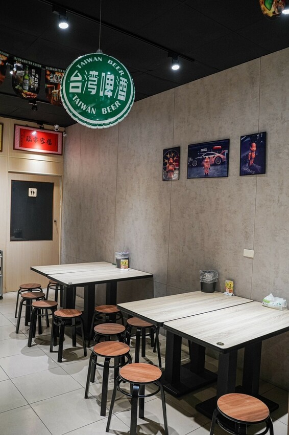 屏東美食｜海鮮燒烤種類多樣價格合理/雞湯免費喝/生啤酒暢飲/