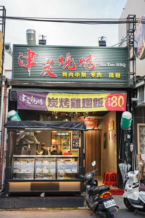 屏東美食｜海鮮燒烤種類多樣價格合理/雞湯免費喝/生啤酒暢飲/