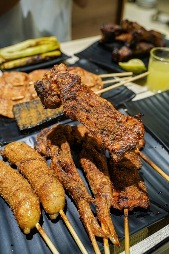 屏東美食｜海鮮燒烤種類多樣價格合理/雞湯免費喝/生啤酒暢飲/