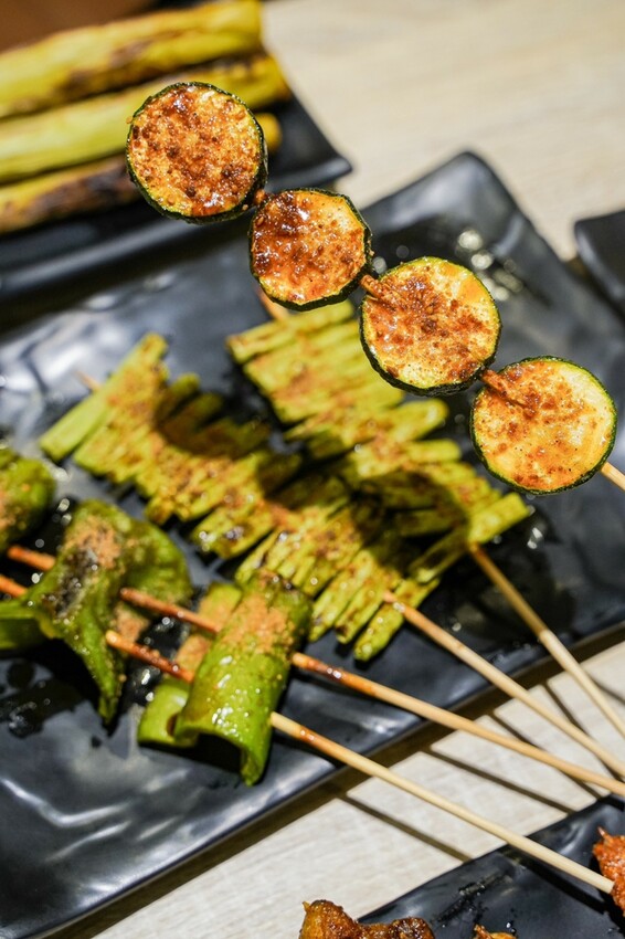 屏東美食｜海鮮燒烤種類多樣價格合理/雞湯免費喝/生啤酒暢飲/