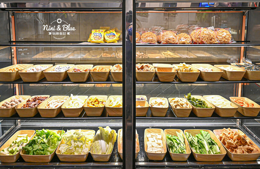 鍋泰山，台中大里美食推薦，泰式火鍋328元起野菜吃到飽、自助吧超豐盛 @Nini and Blue  玩樂食記