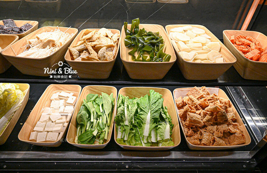 鍋泰山，台中大里美食推薦，泰式火鍋328元起野菜吃到飽、自助吧超豐盛 @Nini and Blue  玩樂食記