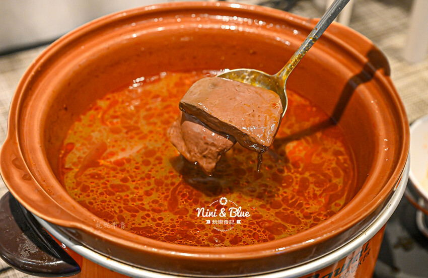 鍋泰山，台中大里美食推薦，泰式火鍋328元起野菜吃到飽、自助吧超豐盛 @Nini and Blue  玩樂食記