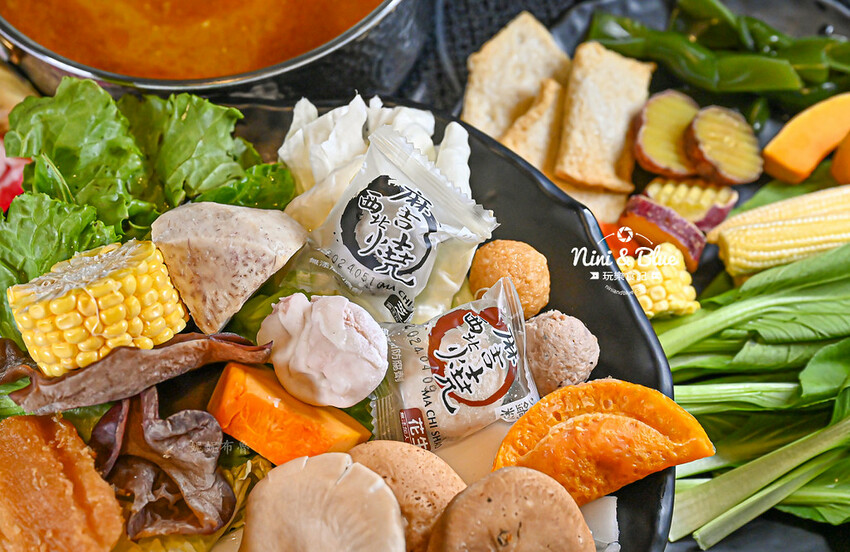 鍋泰山，台中大里美食推薦，泰式火鍋328元起野菜吃到飽、自助吧超豐盛 @Nini and Blue  玩樂食記