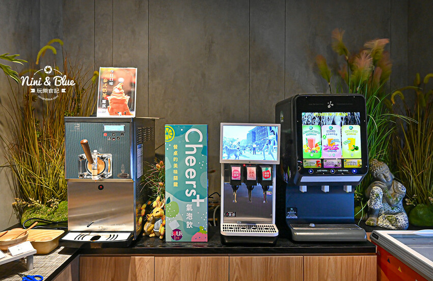 鍋泰山，台中大里美食推薦，泰式火鍋328元起野菜吃到飽、自助吧超豐盛 @Nini and Blue  玩樂食記